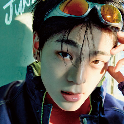 ESQUIRE PHOTOBOOK : JUNMINE - Cover : KIM JUN MIN TYPE B