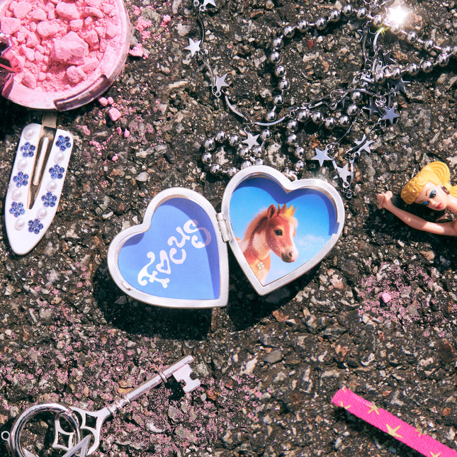 Hearts2Hearts - 1st Mini Album [FOCUS] Heart Locket Ver. (Smart Album)